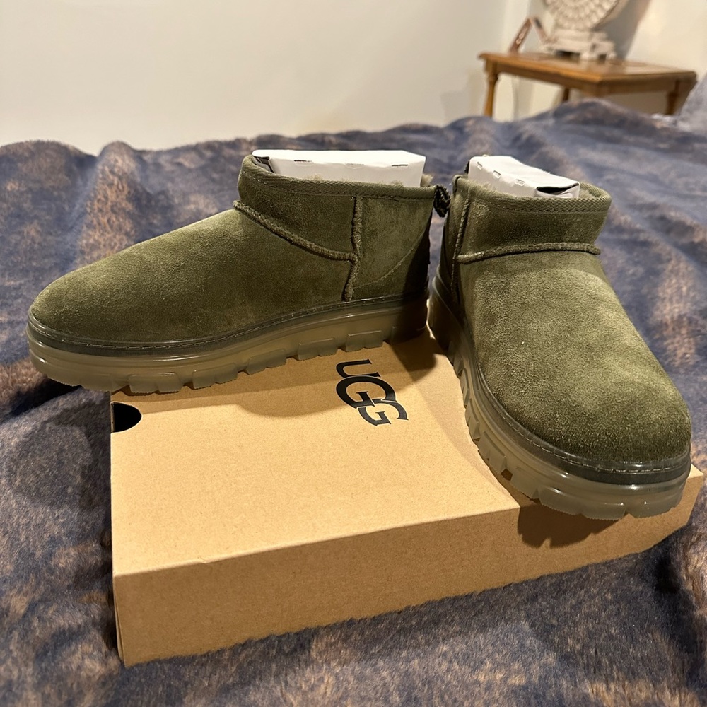 *New in box* UGG Classic Ultra Mini Clear